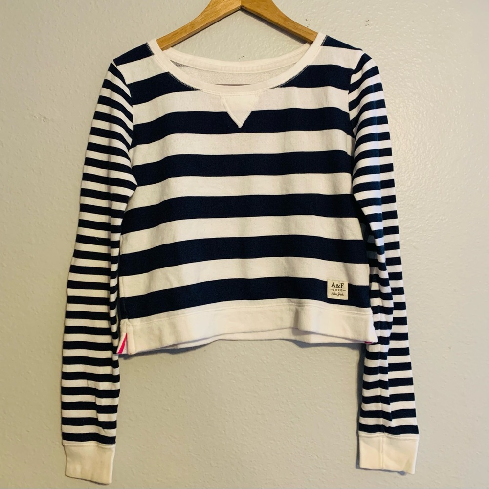 Abercrombie & Fitch Women’s Stripes White & Blue Terrycloth Sweater. Size S